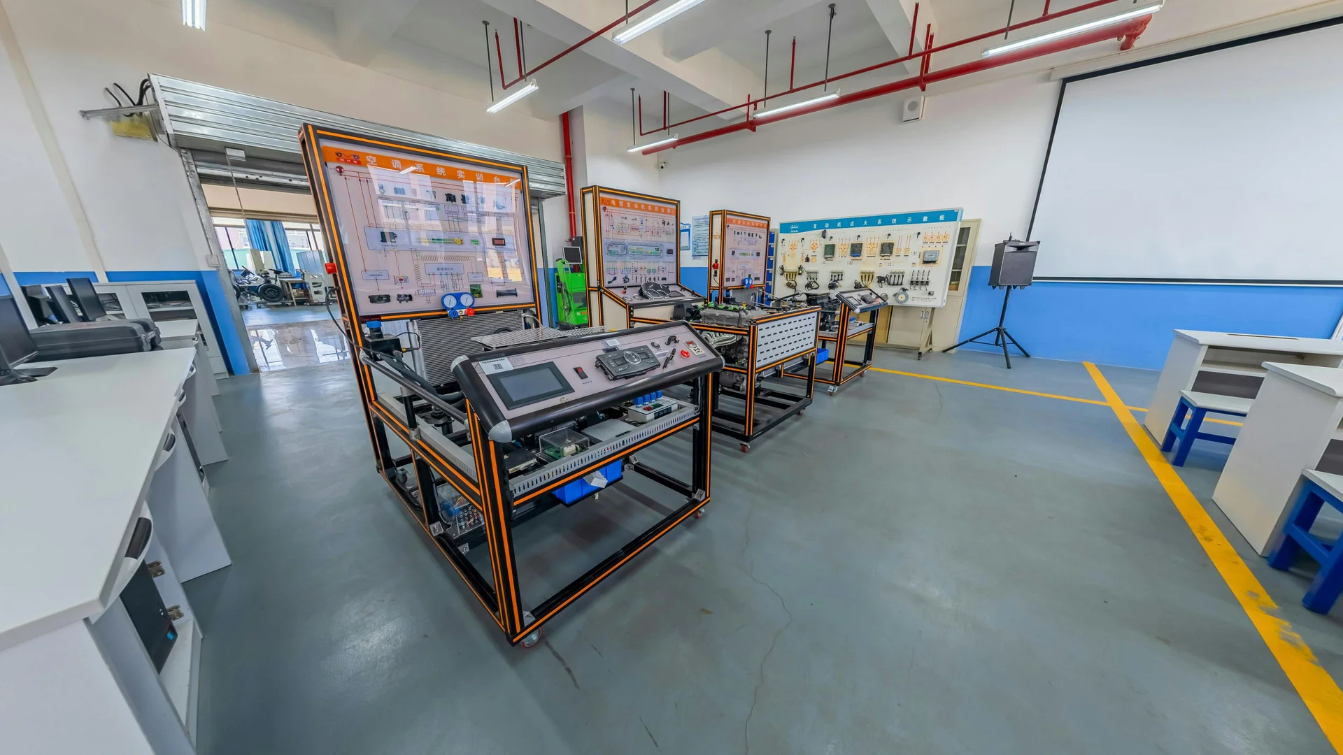 Laboratorio con parcheggi a Bolzano