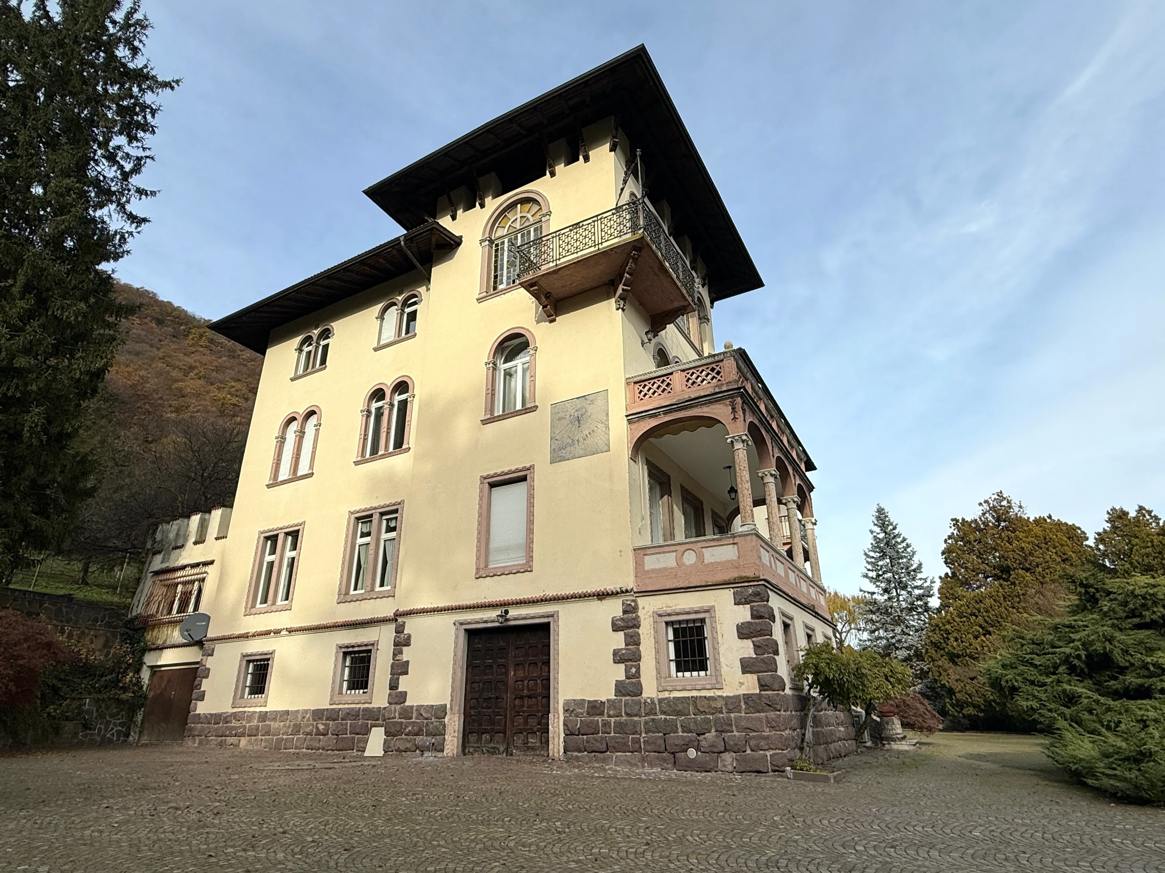 Eine ikonische Liberty-Villa von Emilio Paor