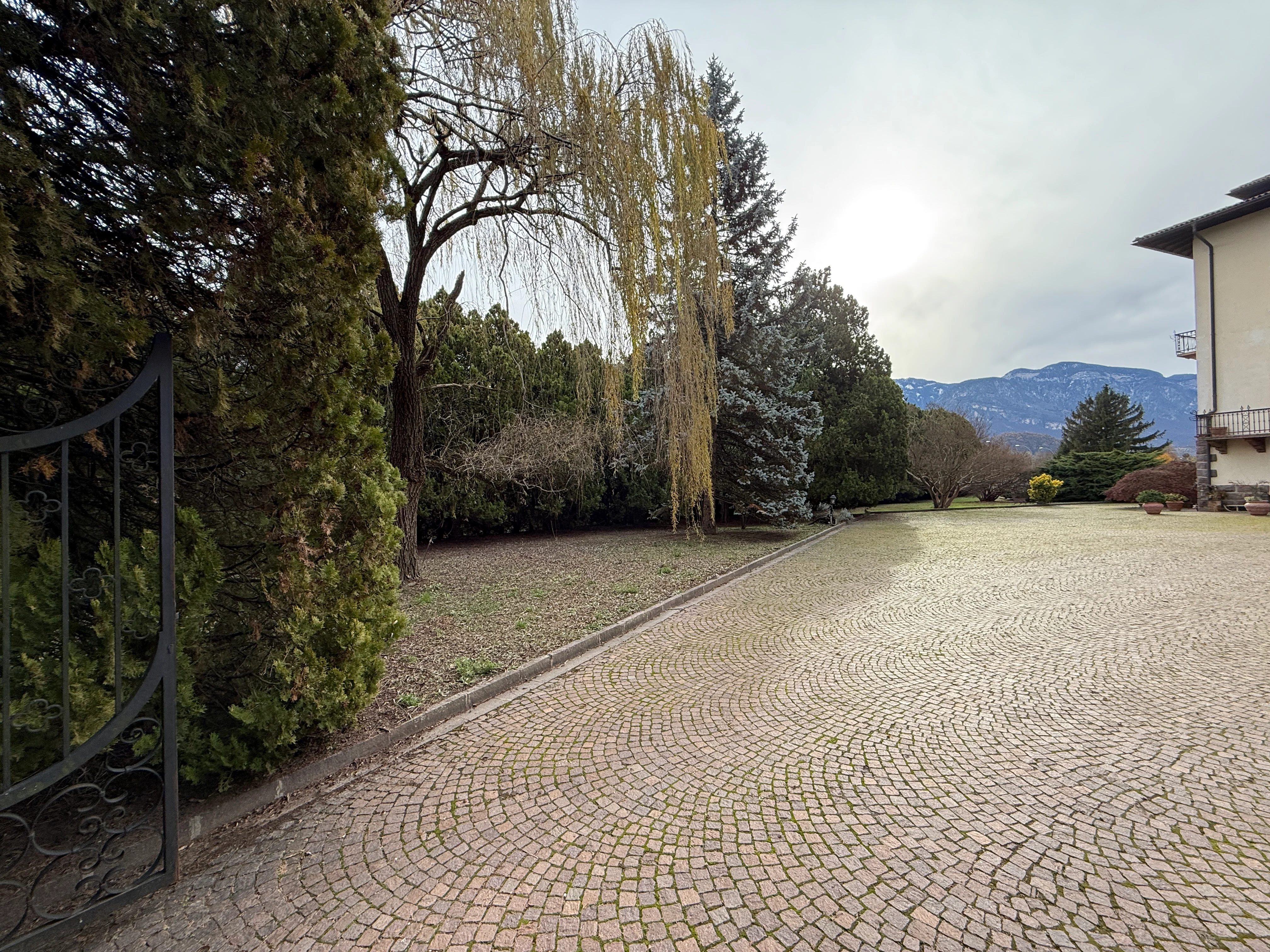 Eine ikonische Liberty-Villa von Emilio Paor