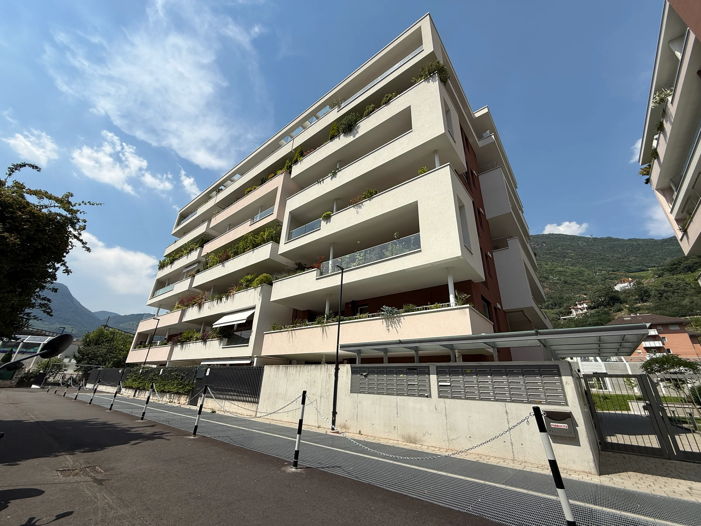 CasaClima A con giardino privato, garage e cantina