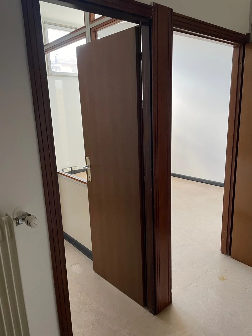 Negozio in affitto con doppio ingresso e portico – Bolzano