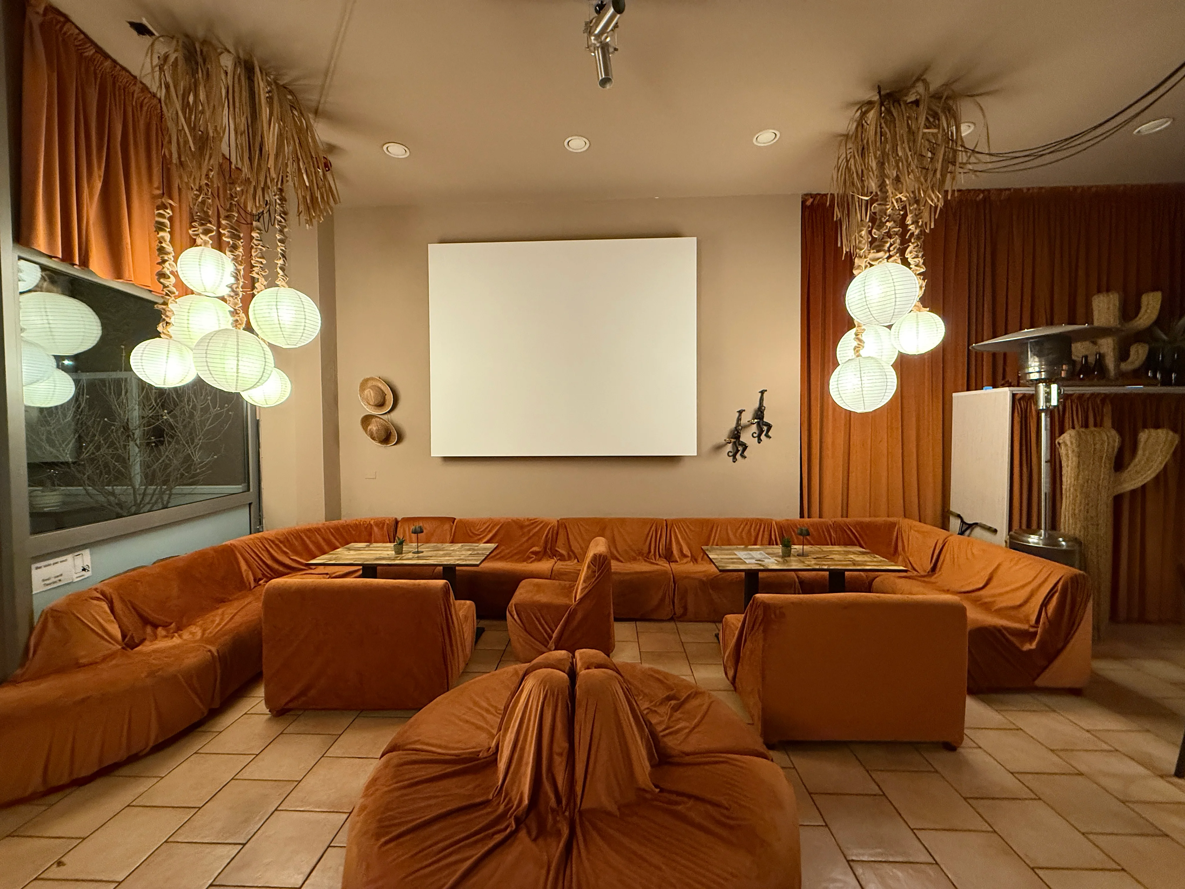 Ristorante con licenza bar, canna fumaria e terrazza – Merano