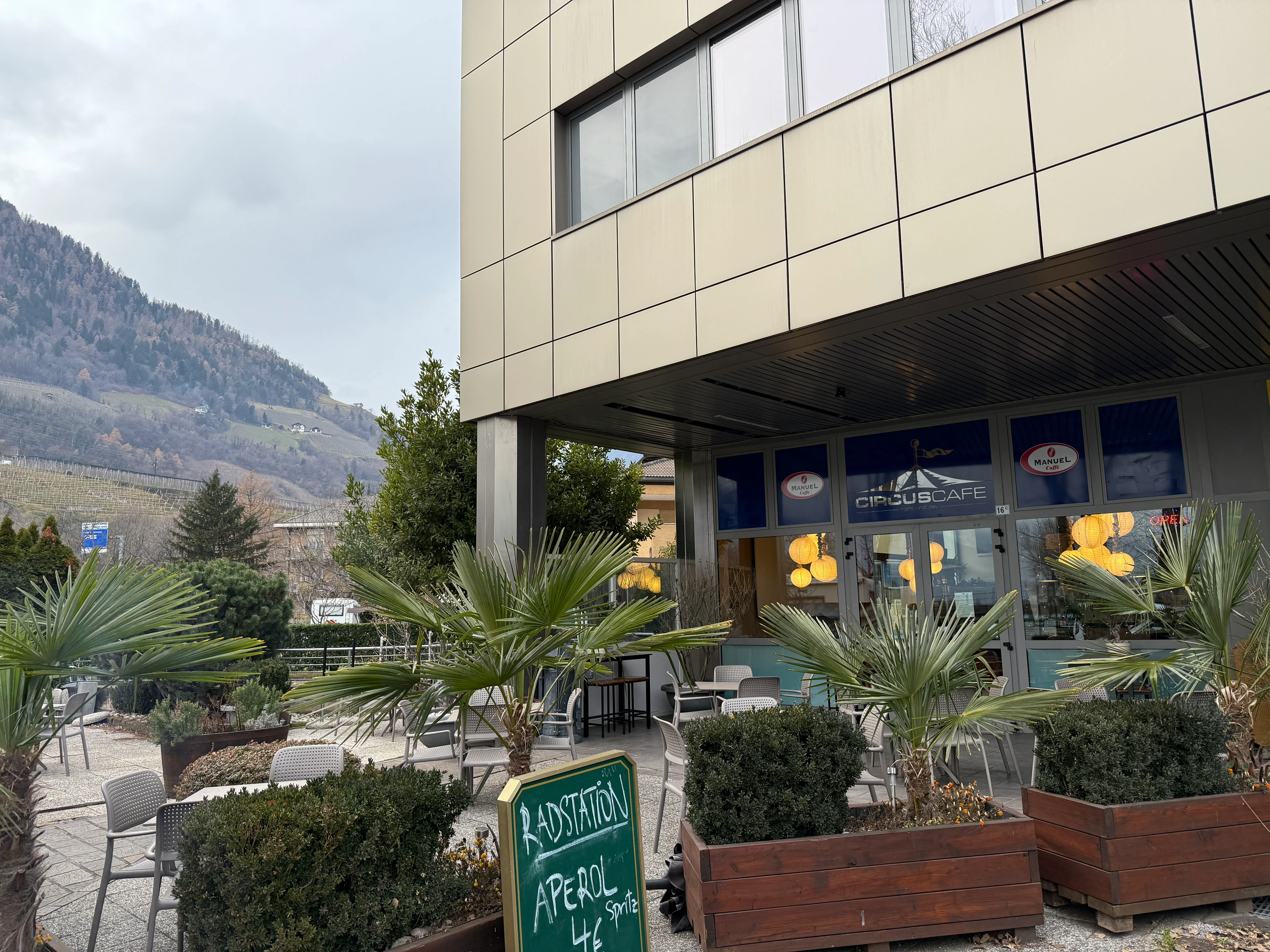 Ristorante con licenza bar, canna fumaria e terrazza – Merano