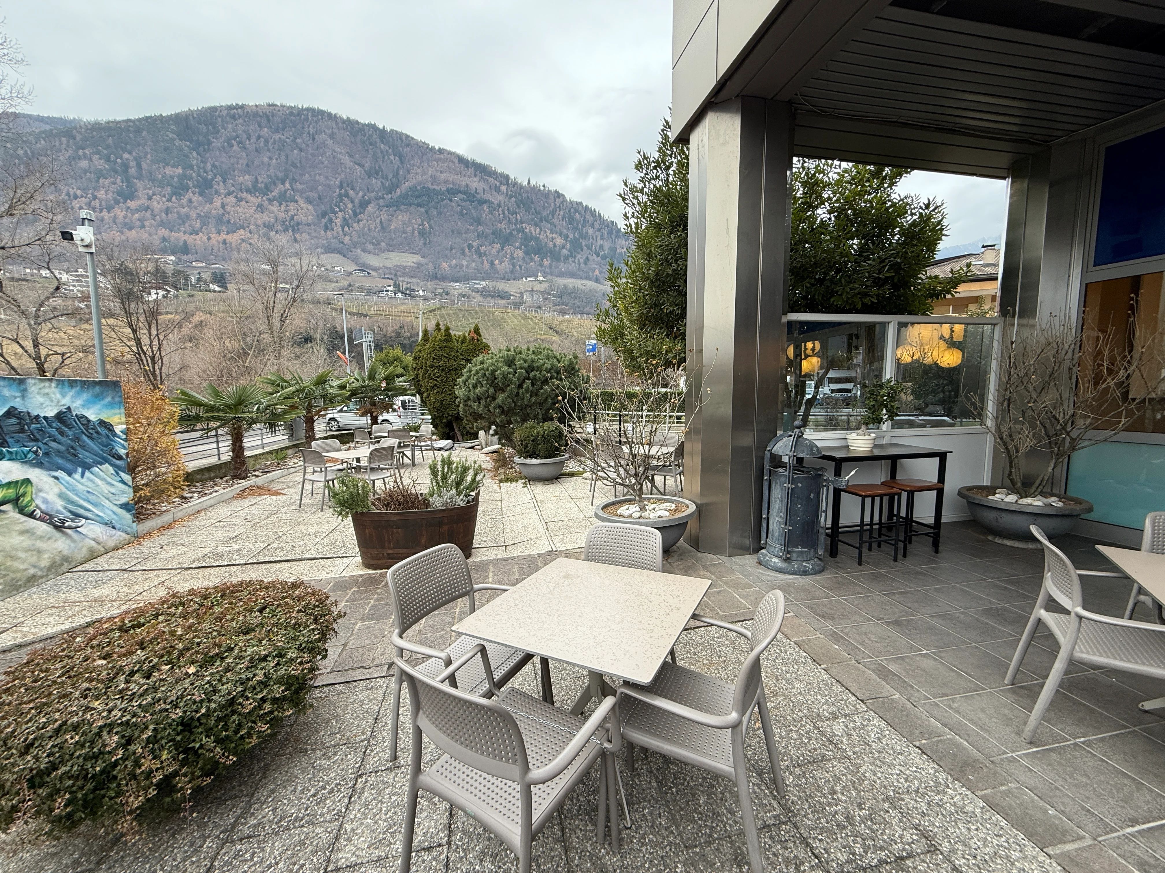 Ristorante con licenza bar, canna fumaria e terrazza – Merano