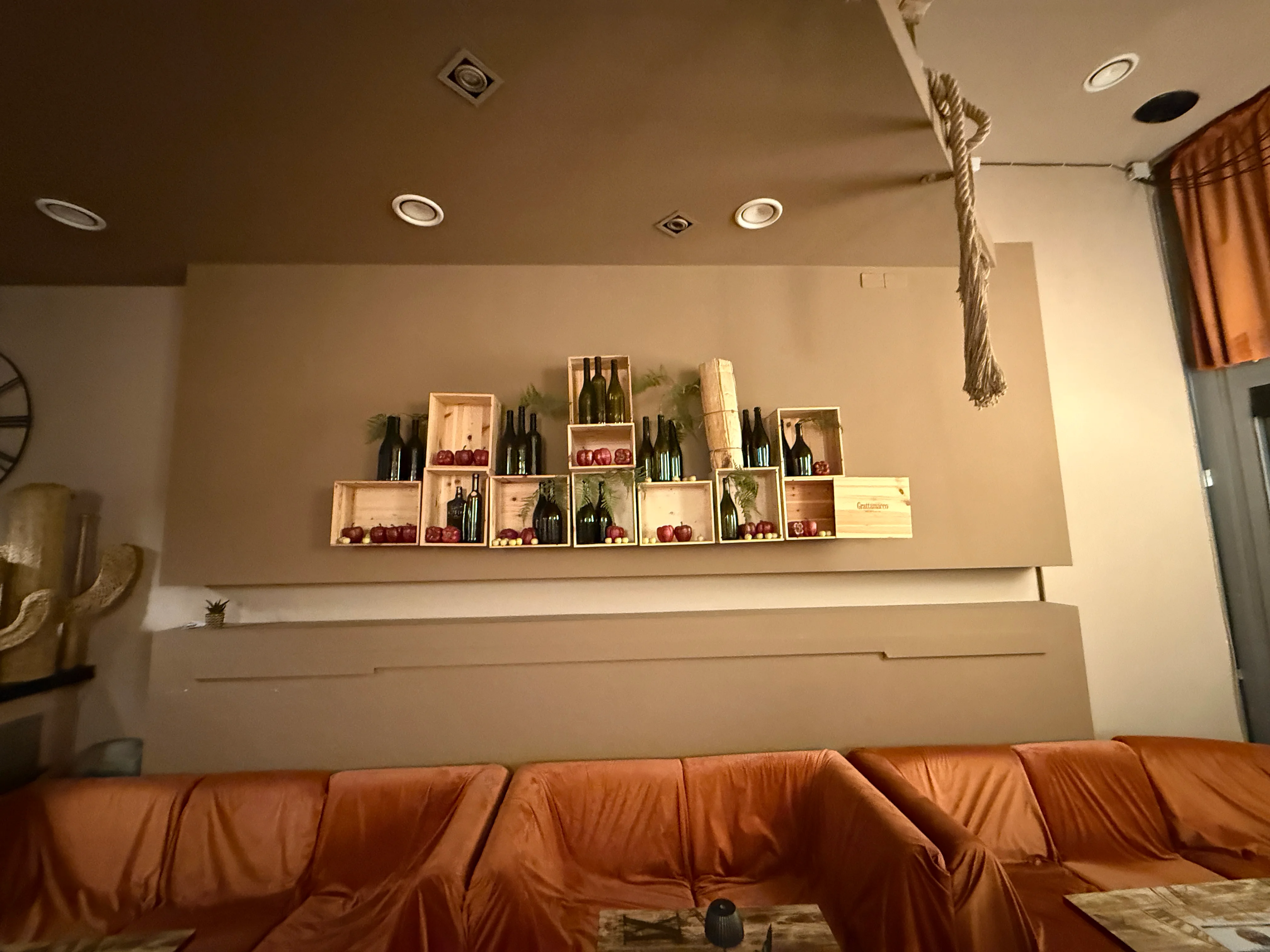 Ristorante con licenza bar, canna fumaria e terrazza – Merano